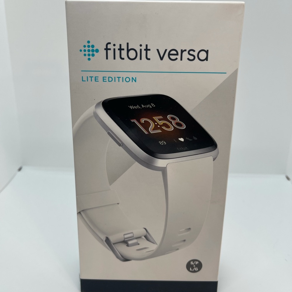 NWT’s FITBIT VERSA LITE silver/white Band